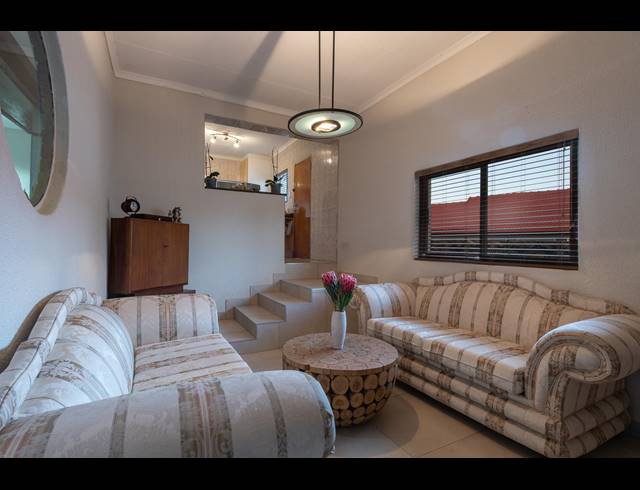 3 BEDROOM FREEHOLD SOLD IN MULBARTON